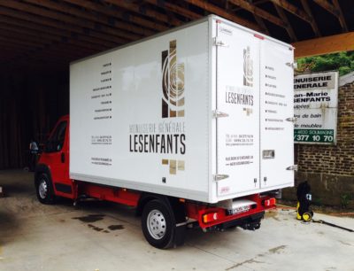 lettrage-camion-menuiserie-lesenfants-bographik-liege