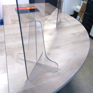 PROTECTION DE COMPTOIR EN PLEXIGLAS AUTOPORTANT